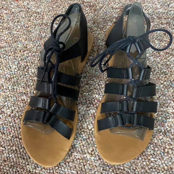 SO black leather lace up sandals. Size 8 - Picture 4 of 8